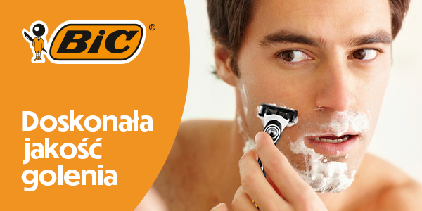 Młody mężczyzna goli się maszynką BIC, z pianą na twarzy. Żółte tło z logo BIC i hasłem: 'Doskonała jakość golenia'.