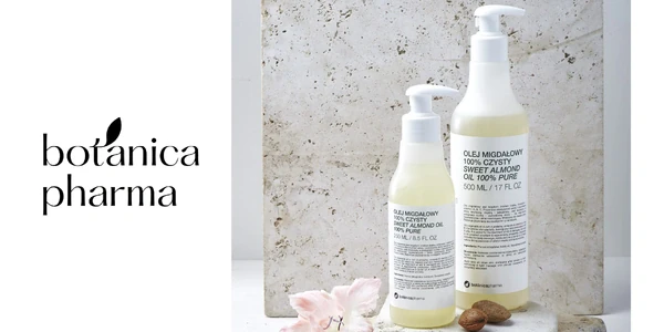 Botanica Pharma 100% czysty Sweet Almond Oil, dwie butelki (250, 500 ml) z pompką, na kamiennym tle, z migdałami.