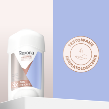 Biały antyperspirant Rexona Maximum Protection Clean Scent w sztyfcie na pastelowym tle, z pieczęcią "Testowane dermatologicznie".
