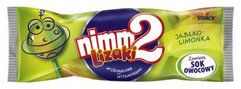 Zielone opakowanie lizaka Nimm 2 o smaku Jabłko-Limonka z wizerunkiem żabki, widok z przodu.