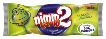 Zielone opakowanie lizaka Nimm 2 o smaku Jabłko-Limonka z wizerunkiem żabki, widok z przodu.