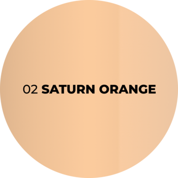 Jasnopomarańczowa karta olejku do ust 02 Saturn Orange z czarnym napisem, widok z przodu.