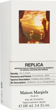 Maison Margiela Replica On a Date EDT 100ml. Białe opakowanie z obrazem romantycznej randki w winnicy.