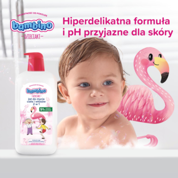 Bambino żel do mycia 2w1 Flaming 1000ml, butelka z pompką na brzegu wanny obok dziecka i różowego flaminga.