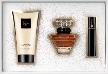 Zestaw Lancôme Trésor: diamentowa butelka perfum, beżowy balsam w tubce i czarny travel spray w białym opakowaniu.