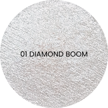 Zbliżenie na okrągły, prasowany rozświetlacz Dreamlighter Diamond Boom, jasny z błyszczącymi drobinkami.