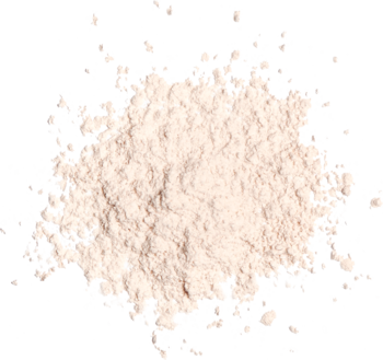 Transparentny puder Revolution Baking Powder, jasny, sypki, usypany w kopczyk na czarnym tle, matujące wykończenie.