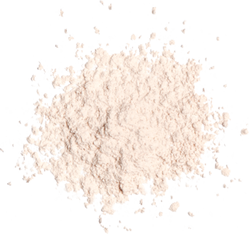 Transparentny puder Revolution Baking Powder, jasny, sypki, usypany w kopczyk na czarnym tle, matujące wykończenie.