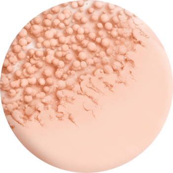 Bourjois Healthy Mix Glow Tint Essence: zbliżenie kropli z rozproszonymi perełkami pigmentu w odcieniu jasnej brzoskwini.