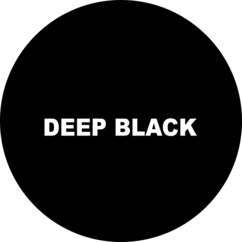 Grafika z napisem "DEEP BLACK" na intensywnie czarnym tle, symbolizująca kolor eyelinera Wonder Match.