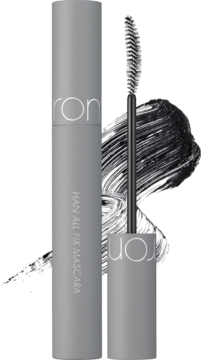 Wydłużający tusz Rom&nd Han All Fix Mascara. Szara tuba pionowo, obok wyjęta czarna szczoteczka. Widoczne smużenie tuszu.