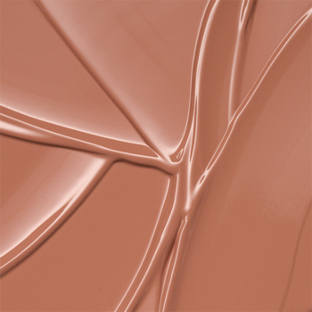 Catrice Endless Matte Liquid Lipstick Get Undressed, zbliżenie na różowo-beżową, kremową teksturę ze smugami.