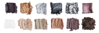 12 swatches cieni Revolution Smokey Icon: matowe i błyszczące odcienie od beżu po fiolet, aksamitna formuła.