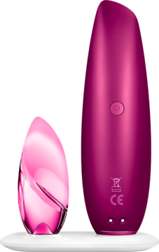 Geske peeling 5w1: pionowe, matowe urządzenie magenta i przezroczysty, różowy aplikator na białej podstawce.