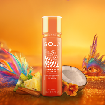 Pomarańczowa mgiełka So...? Bossa Nova Copacabana Sunset, ananas, kiwi, kokos i maska karnawałowa na ciepłym tle.
