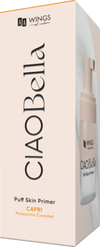 AA Ciao Bella Puff Skin Primer, nawilżająca baza w beżowym pudełku, z napisem Pistacchio Caramel, widok z boku.