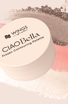 Okrągły beżowy kompakt Frozen Contouring Palette, widok z góry, na tle smużek pudrów do konturowania.