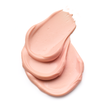 Trzy kremowe, brzoskwiniowo-różowe smugi bazy Essence Silky Blur Poreless Primer, widoczna tekstura, na białym tle.