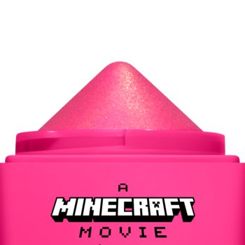 NYX Cheeky Mob Balm, różowy kremowy róż w sztyfcie z serii Minecraft Movie. Zbliżenie na błyszczącą końcówkę.