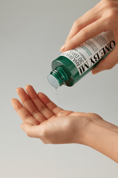 Tonik AHA BHA PHA 30 dni, ciemnozielona butelka, płyn kapie do dłoni. Do cery tłustej i trądzikowej.