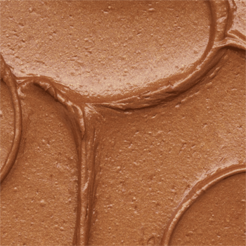 Zbliżenie na brązowy bronzer Essence Baby Got Bronze Shimmery, kremowa formuła z falami i subtelnym połyskiem.
