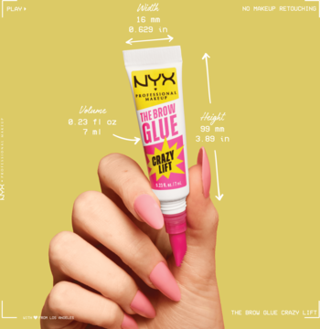 NYX The Brow Glue Crazy Lift, żel do brwi w białej tubce z różową nakrętką, w dłoni z różowymi paznokciami.