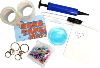 Nano Tape Magic Classic: zestaw DIY z taśmą, pompką, markerem, brokatem i szablonem, widok z góry.