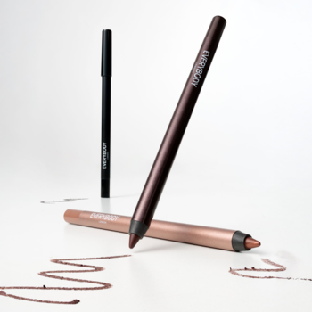 Kredka Satin Kajal Cinnamon Brown, głęboki brąz, rysuje falę; obok leżąca oraz czarna kredka na białym tle.