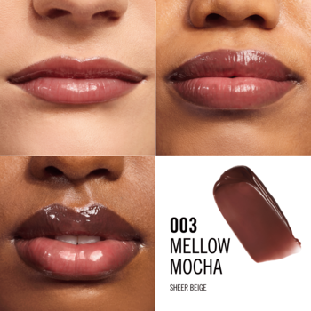 Błyszczący balsam do ust 003 Mellow Mocha na ustach w trzech odcieniach, plus swatch na białym tle.