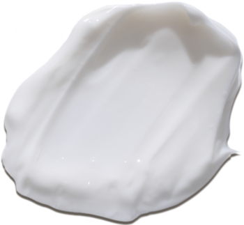 Biały krem I'm From Honey Glow Cream z miodem, gęsty, jedwabiście gładka konsystencja na ciemnym tle, zbliżenie.