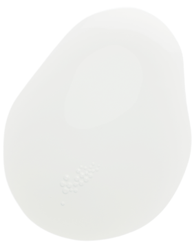 Mleczna butelka nawilżającego toniku Lumene Hellä. Widok z przodu pod kątem, z delikatnym wzorem u dołu.