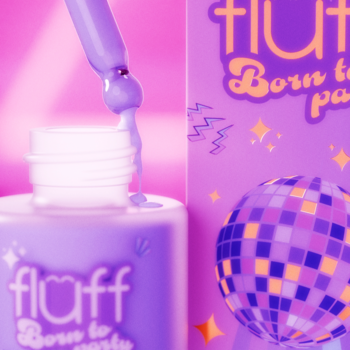 Fluff Born to Party mleczko rozświetlające z brokatem, lawendowa butelka z pipetą, obok opakowanie disco.