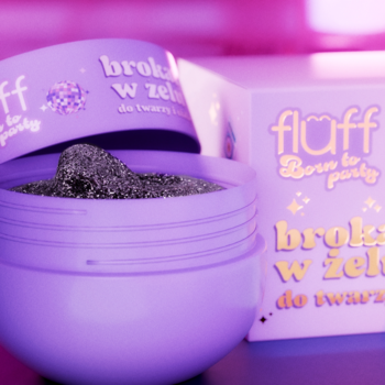 Otwarty fioletowy słoik Fluff Born To Party z brokatem w żelu do twarzy i ciała, obok pasujące pudełko.