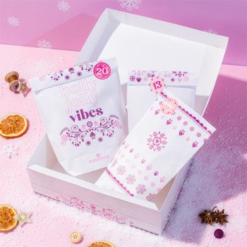 ESSENCE XMAS Treasure Box,kalendarz adwentowy z kosmetykami do makijażu i akcesoriami kosmetycznymi, 24 elementy,promocyjne