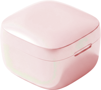 Jasnoróżowe, błyszczące etui ładujące do słuchawek, kwadratowe z zaokrąglonymi rogami, widok pod kątem.