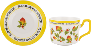 Biały ceramiczny zestaw filiżanka i spodek z napisem 'Il Dolce Far Niente', żółtymi brzegami, uchem i wzorem brzoskwiń.