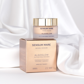 Sensum Mare Algoglow krem rozświetlający, złoty słoiczek i pudełko na tkaninie, widok pod kątem.