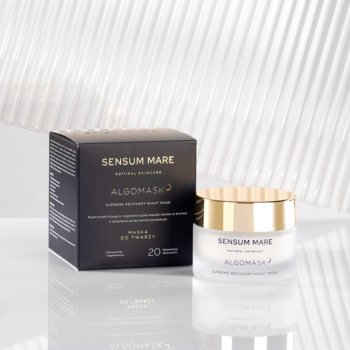Sensum Mare Algomask, regenerująca maska nocna w matowym słoiku ze złotą pokrywką, obok ciemne pudełko.