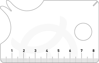 Biały kieszonkowy multitool, karta narzędziowa z linijką 8 cm, otwieraczem do butelek, widok z przodu.