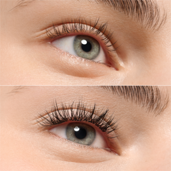 Zbliżenie na oko, górne z naturalnymi rzęsami, dolne z pogrubionymi i wydłużonymi tuszem.