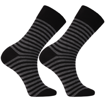 Dwie czarne, męskie skarpety w szare poziome paski, rozmiar 43-45, widok z boku, lekko nakładają się.