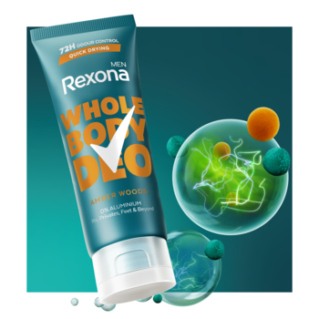 Tubka Rexona Men Whole Body Deo Amber Woods, kremowy dezodorant dla mężczyzn, na tle zielonych i pomarańczowych sfer.