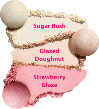 Trzy pudrowe swatche wypiekanych rozświetlaczy Trouble Maker: Sugar Rush, Glazed Doughnut i Strawberry Glaze.