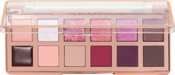 Paleta cieni Revolution Rich Berry: 12 matowych, błyszczących i kremowych odcieni różu, fioletu, brązu, widok z góry.