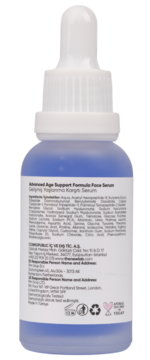 Tył niebieskiej butelki serum do twarzy Advanced Age Support Formula z białą etykietą i listą składników.