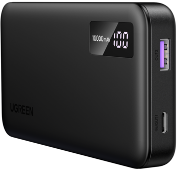 Czarny power bank UGREEN 10000mAh z cyfrowym wyświetlaczem 100% i portami USB, widok z przodu pod kątem.