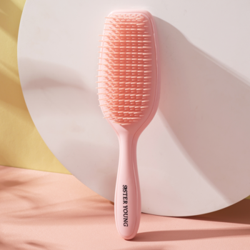 Różowa szczotka AYLA Sister Young do rozczesywania włosów i aplikacji masek, z elastycznymi zębami, widok z przodu.