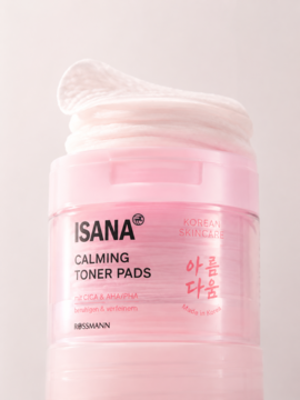 ISANA Calming Toner Pads, różowy słoik z widoczną białą kremową zawartością na wierzchu, koreańska pielęgnacja.