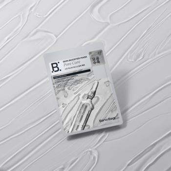 Maska w płachcie Banobagi Skin Booster Pore Care, biała saszetka na tle z jasnymi smugami, widok z góry.