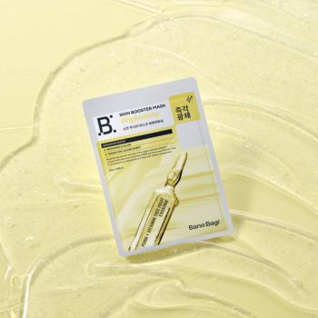 Banobagi Skin Booster Mask Brightening, biała maska w płachcie z grafiką ampułki, widok z góry na żółtym żelowym tle.